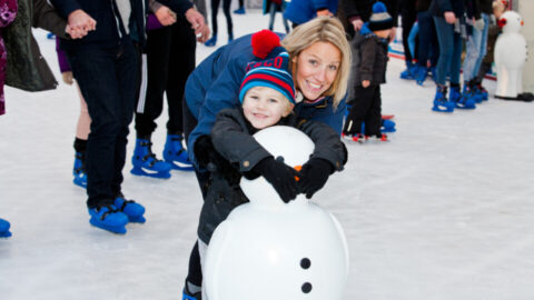 Mum-and-Toddler-with-Buddy-the-Snowman-at-Yorkshires-Winter-Wonderland-960x540.jpg