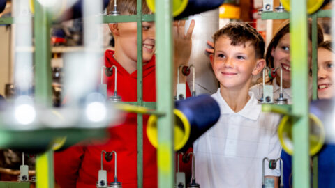 Chase-and-friends-admiring-Wyedeans-creel-for-making-warps-960x540.jpg