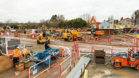 BG-20012132-Works-taking-place-on-a-busy-construction-site.jpg