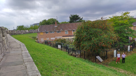 Cllr-Merrett-and-Ravilious-at-the-Willow-House-site.jpg