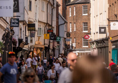 A-vibrant-York-city-centre_cropped.jpg