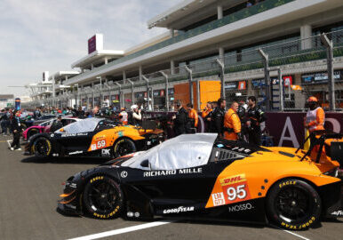 United-Autosports-Copyright-McLaren-race-cars_cropped.jpg